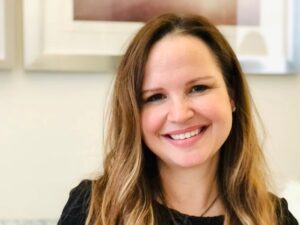Image of Ashira Gobrin, psychotherapist and counselling intern in the Burlington Ontario therapy office