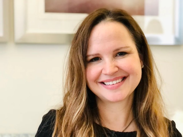 Image of Ashira Gobrin, psychotherapist and counselling intern in the Burlington Ontario therapy office