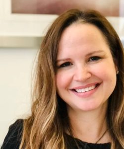 Image of Ashira Gobrin, psychotherapist and counselling intern in the Burlington Ontario therapy office